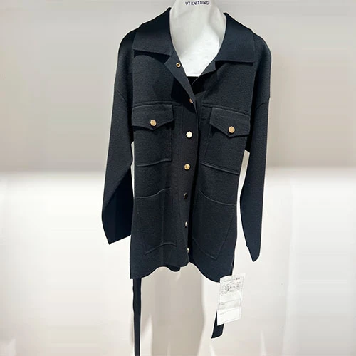 Einfacher schwarzer Blazer