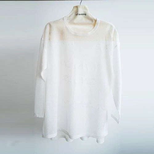 Weißer Zopfmusterpullover aus Wolle